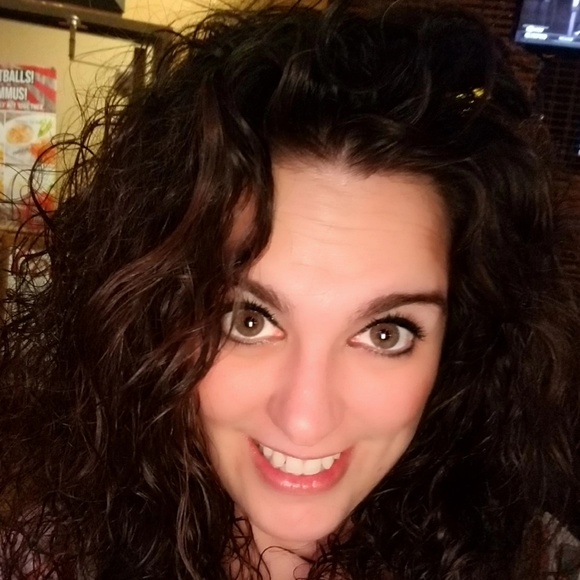 Meet your Posher, Ashley - Picture 2 of 2